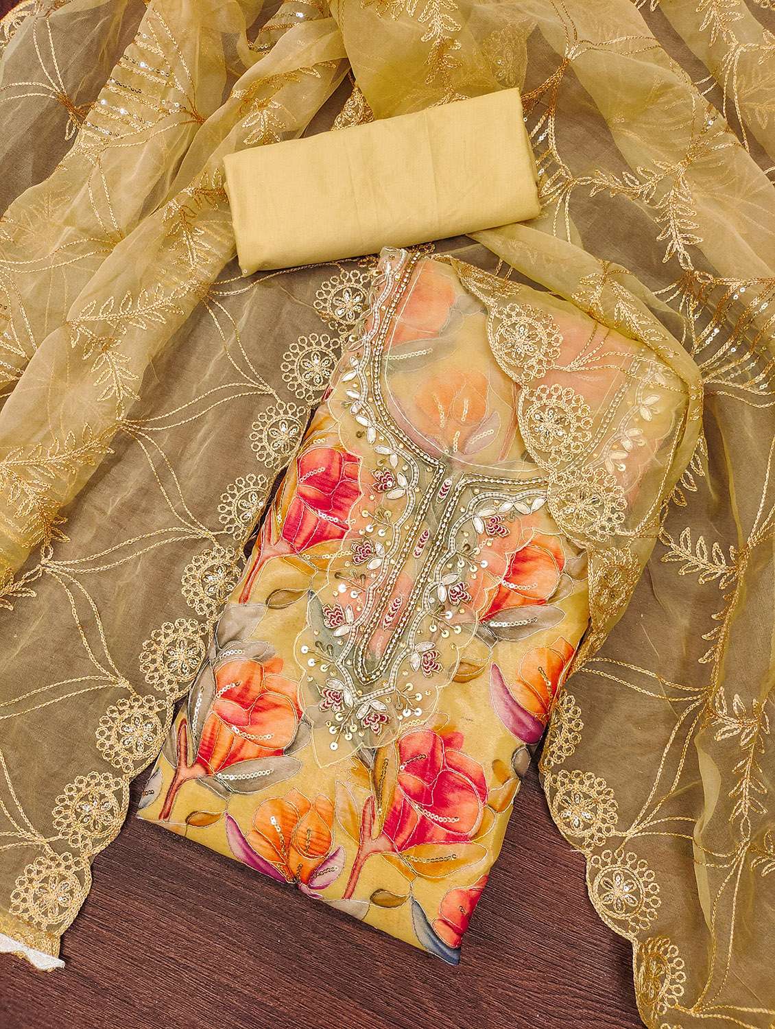 women floral printed unstitched suit set