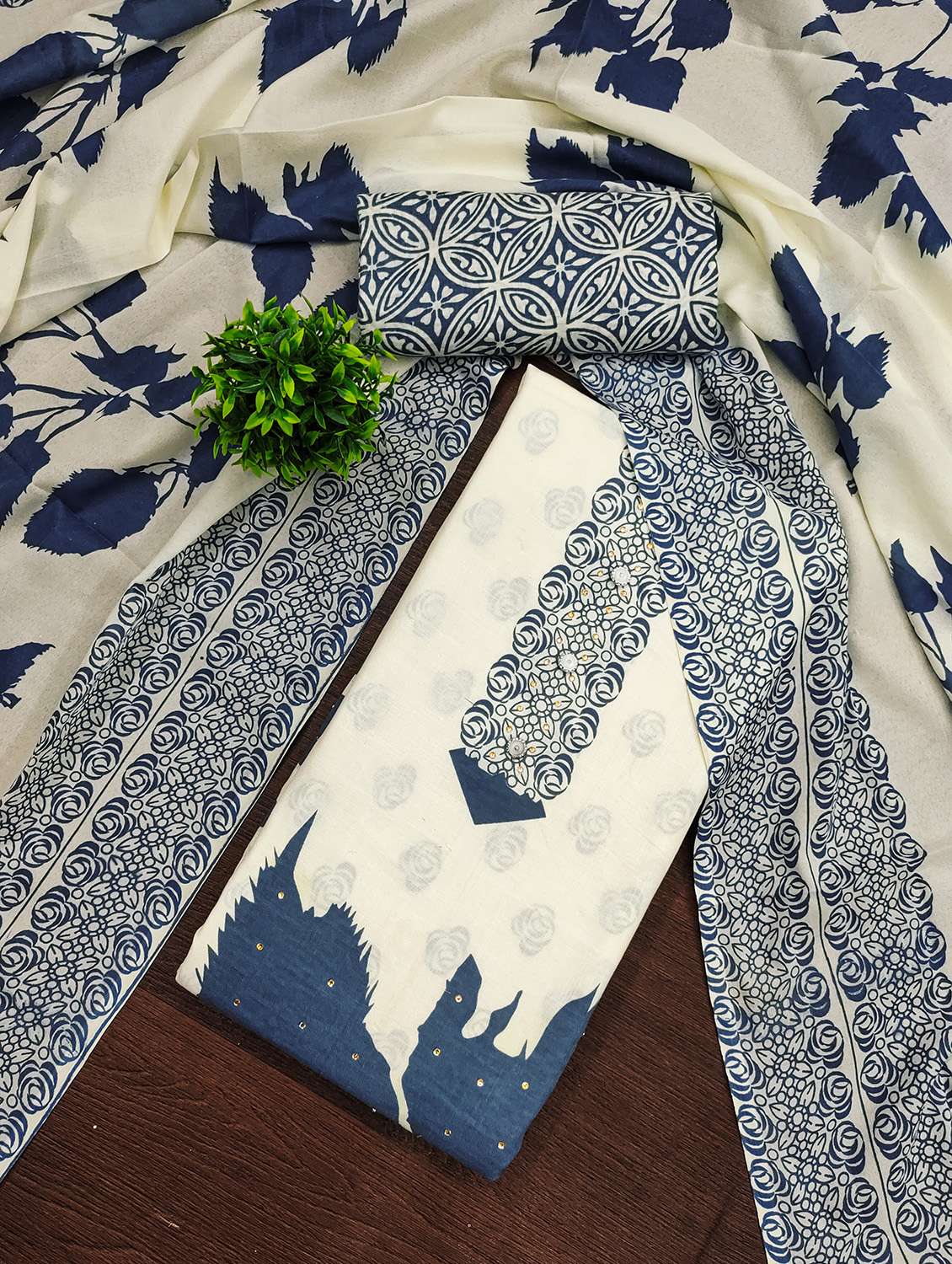 women printed unstitched suit set