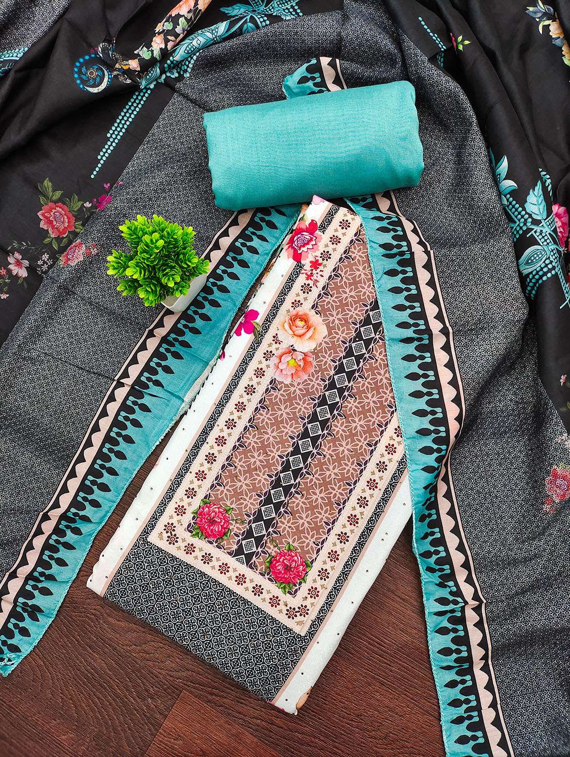 women printed unstitched suit set