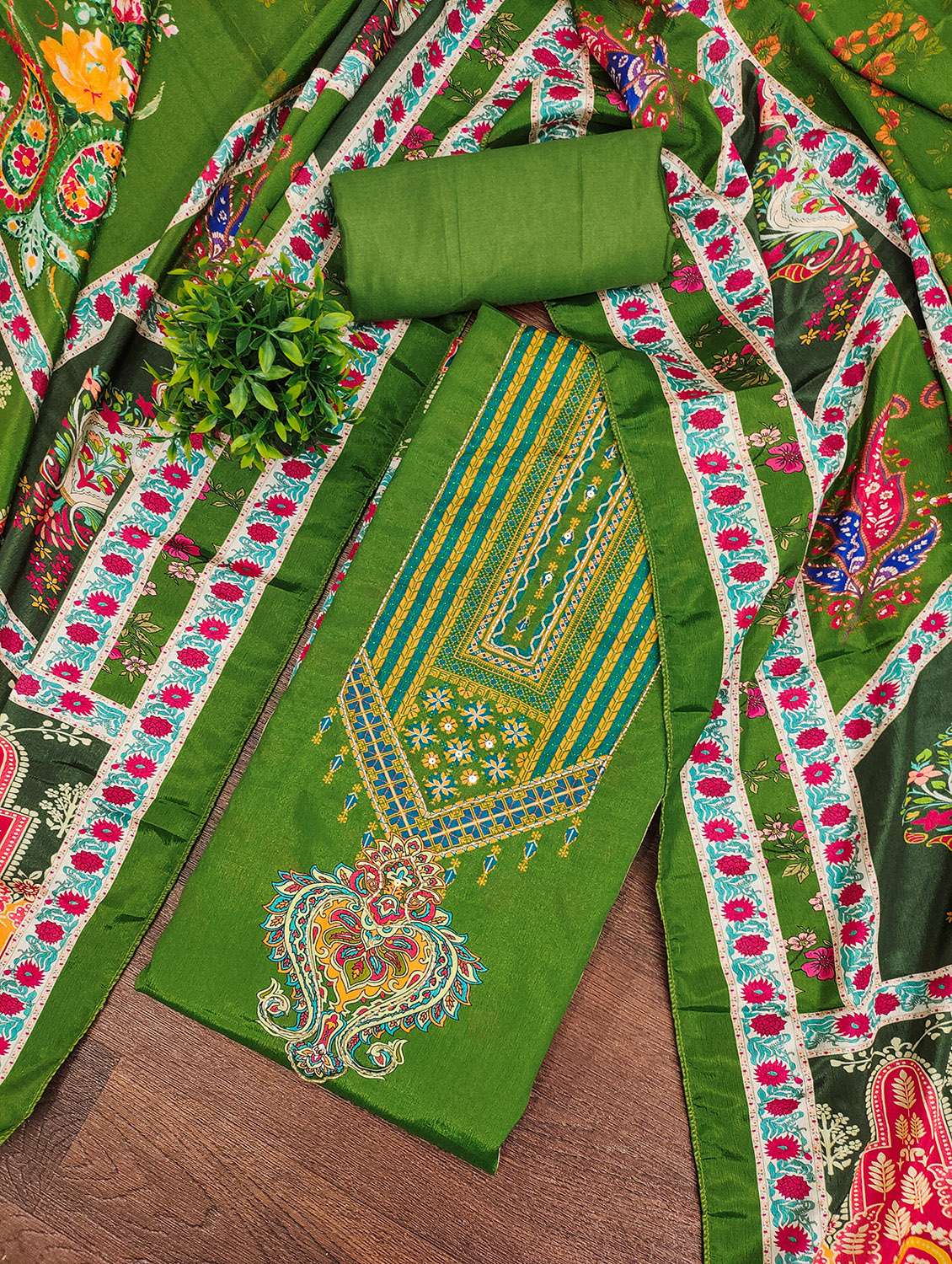 women printed unstitched suit set