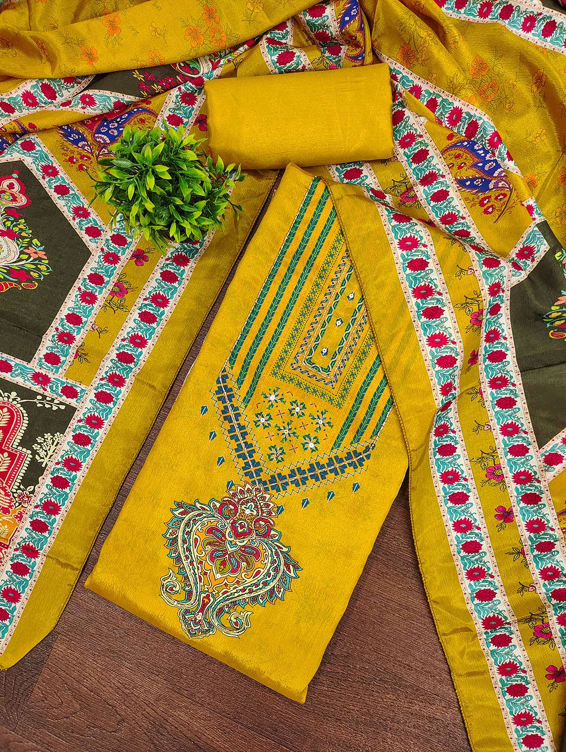 women printed unstitched suit set