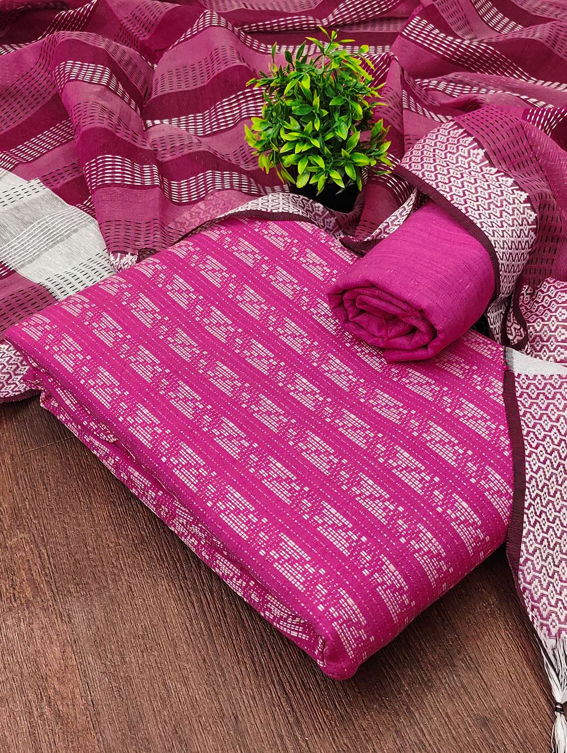 women self design unstitched suit set