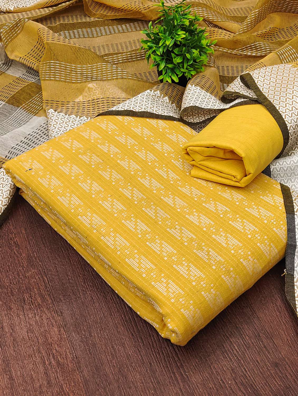 women self design unstitched suit set