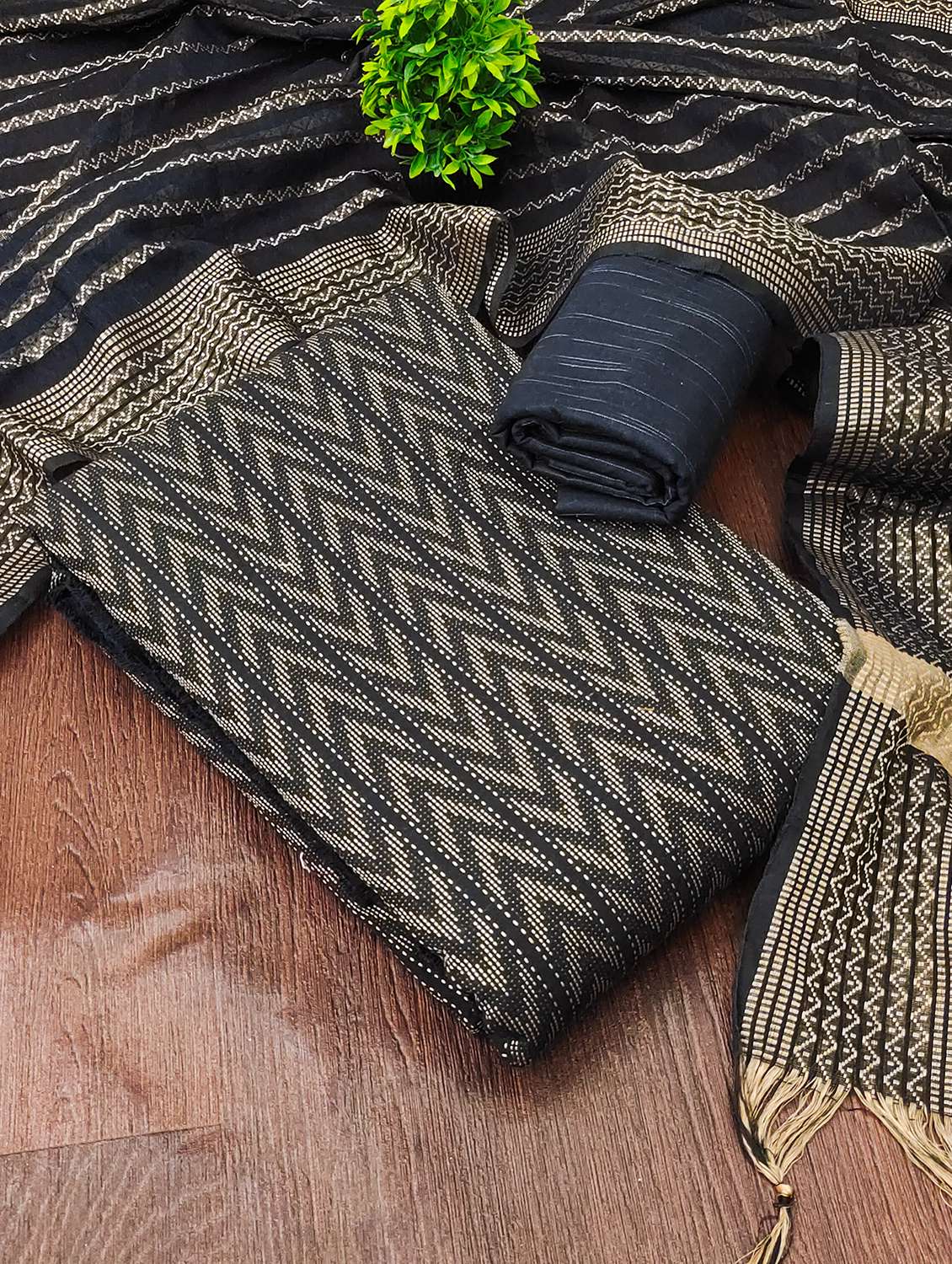 women self design unstitched suit set