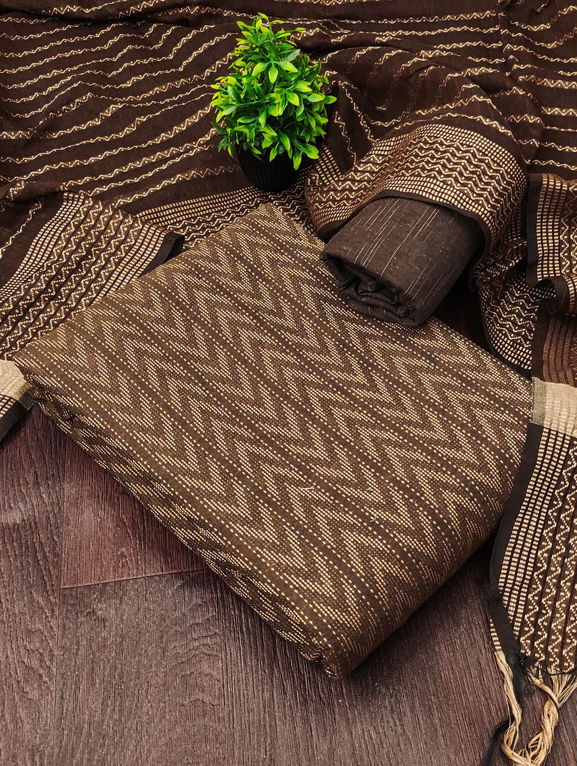 women self design unstitched suit set