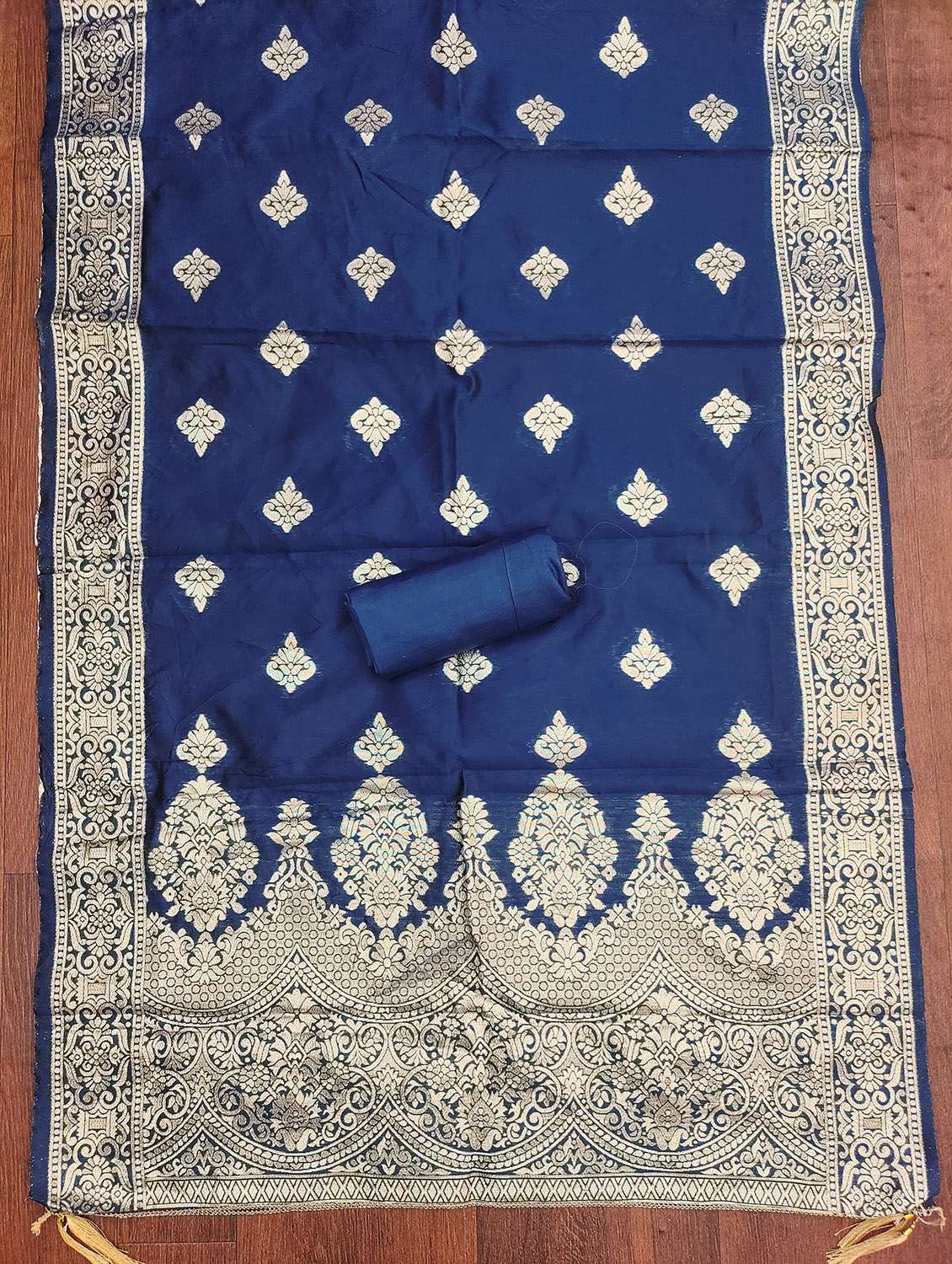 Women Self Design Unstitched Suit Set - 22431549 -  Standard Image - 3
