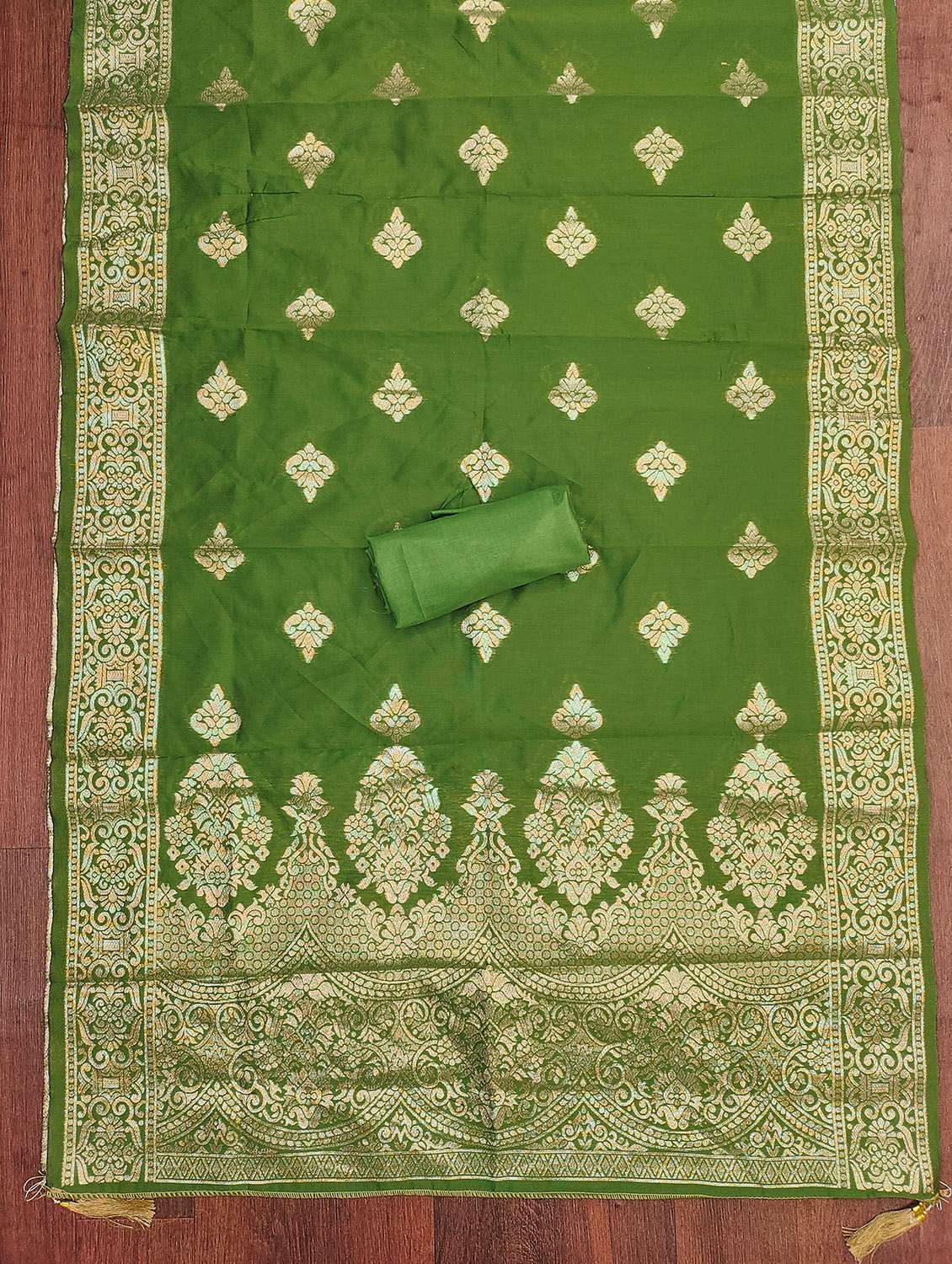 women self design unstitched suit set - 22431550 -  Standard Image - 3