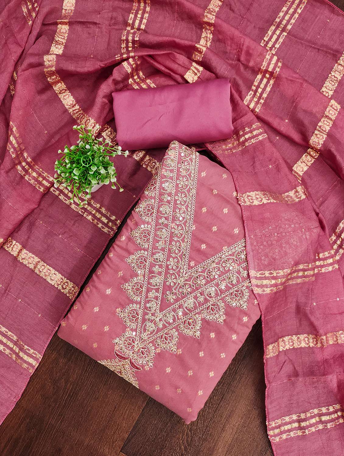 women self design unstitched suit set