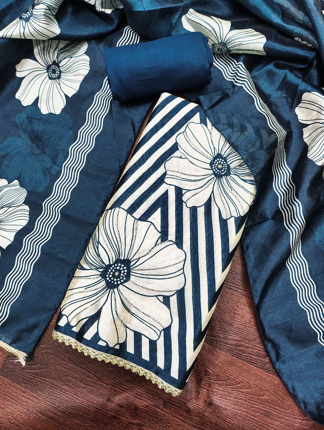 women printed unstitched suit set