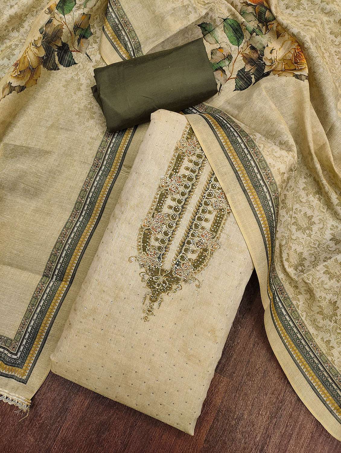 women printed unstitched suit set