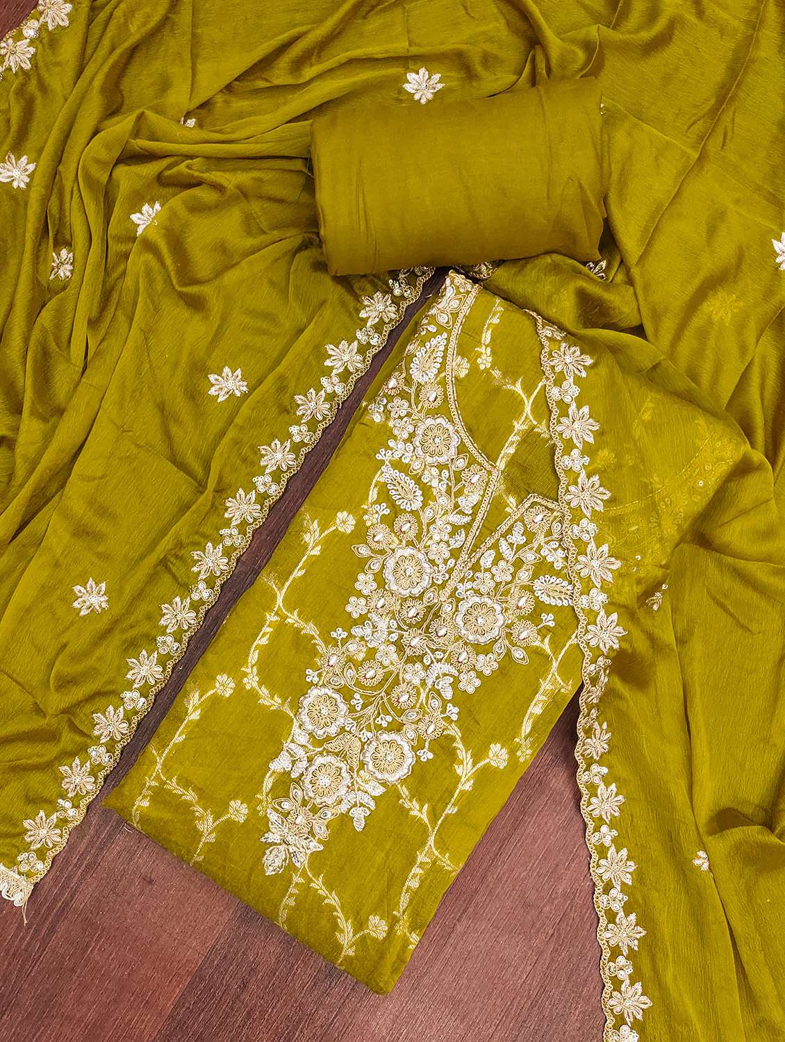 women self design unstitched suit set