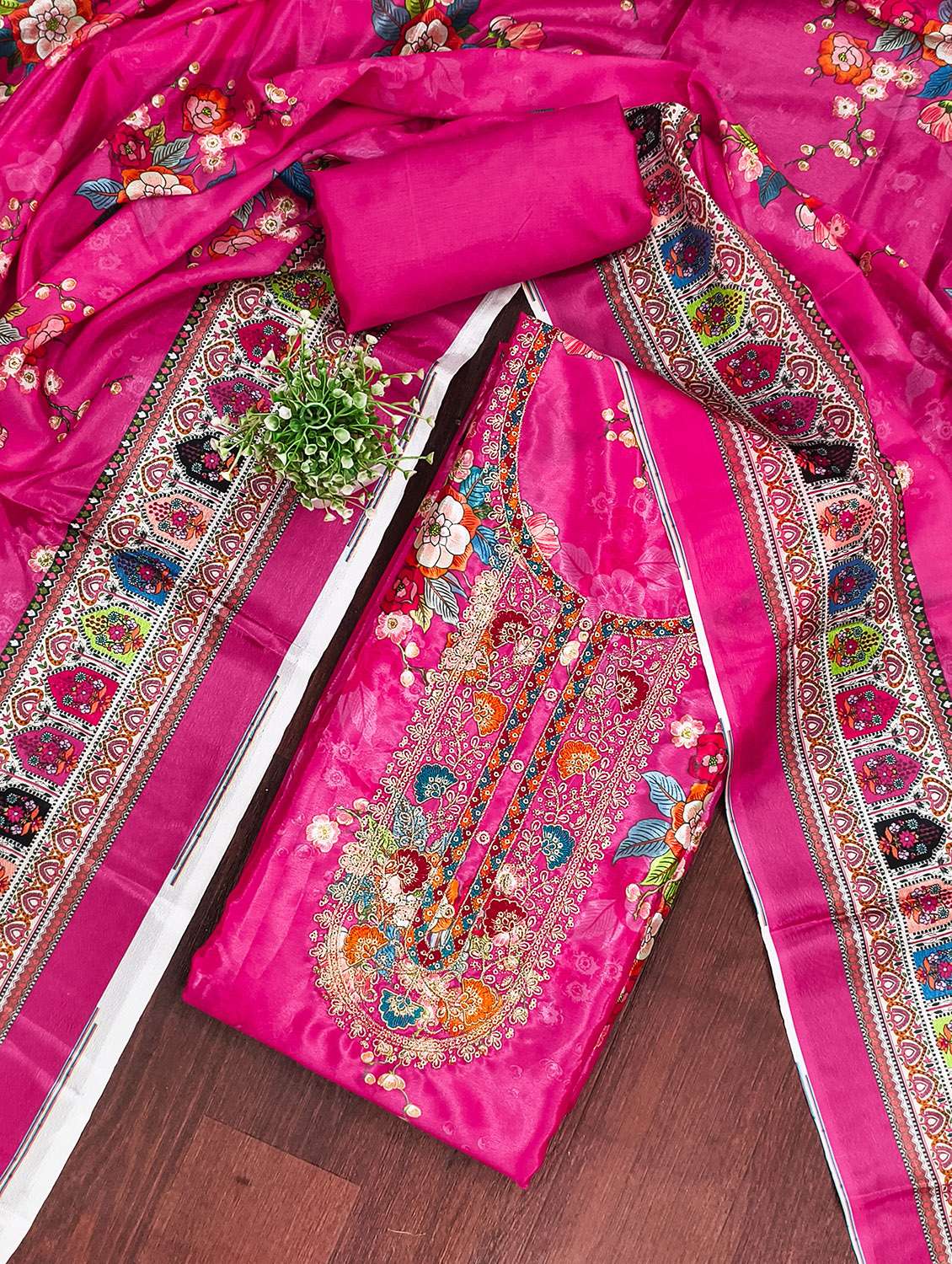 women floral printed unstitched suit set