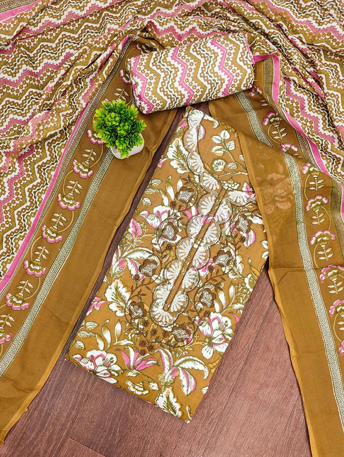 women floral printed unstitched suit set