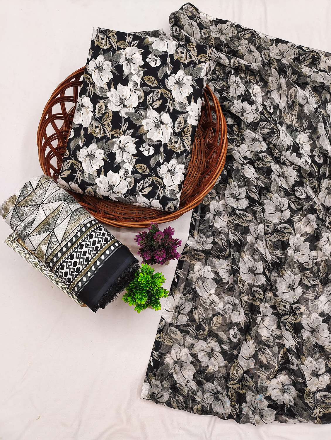 women printed unstitched suit set