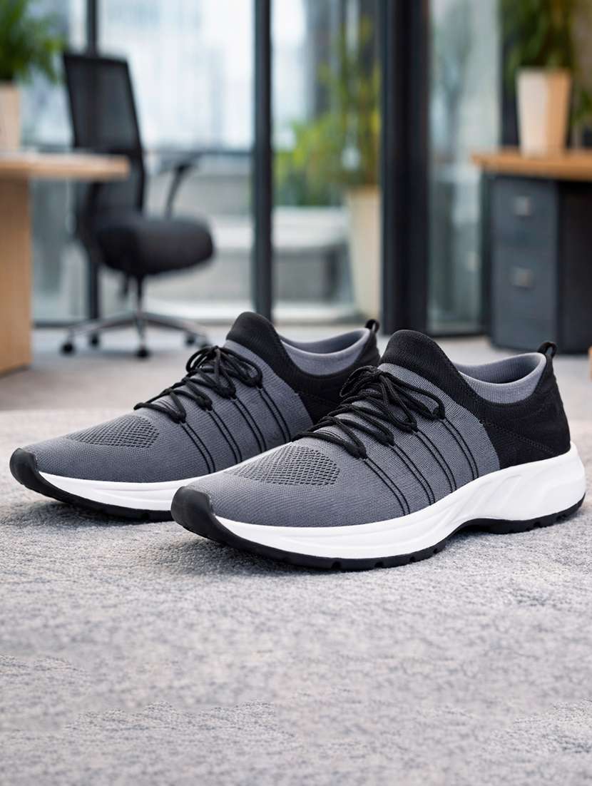 men grey lace-up sport shoe