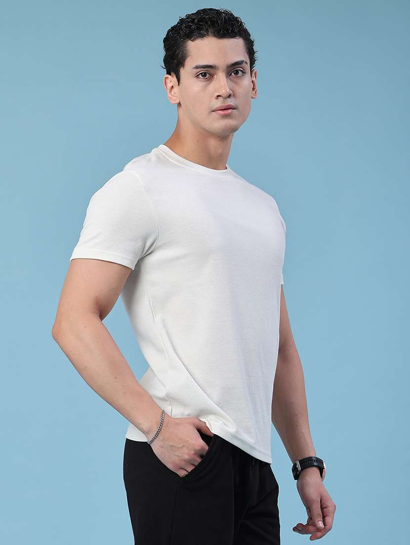 Men Solid Round Neck Slim Fit T-shirt - 22433315 -  Standard Image - 3