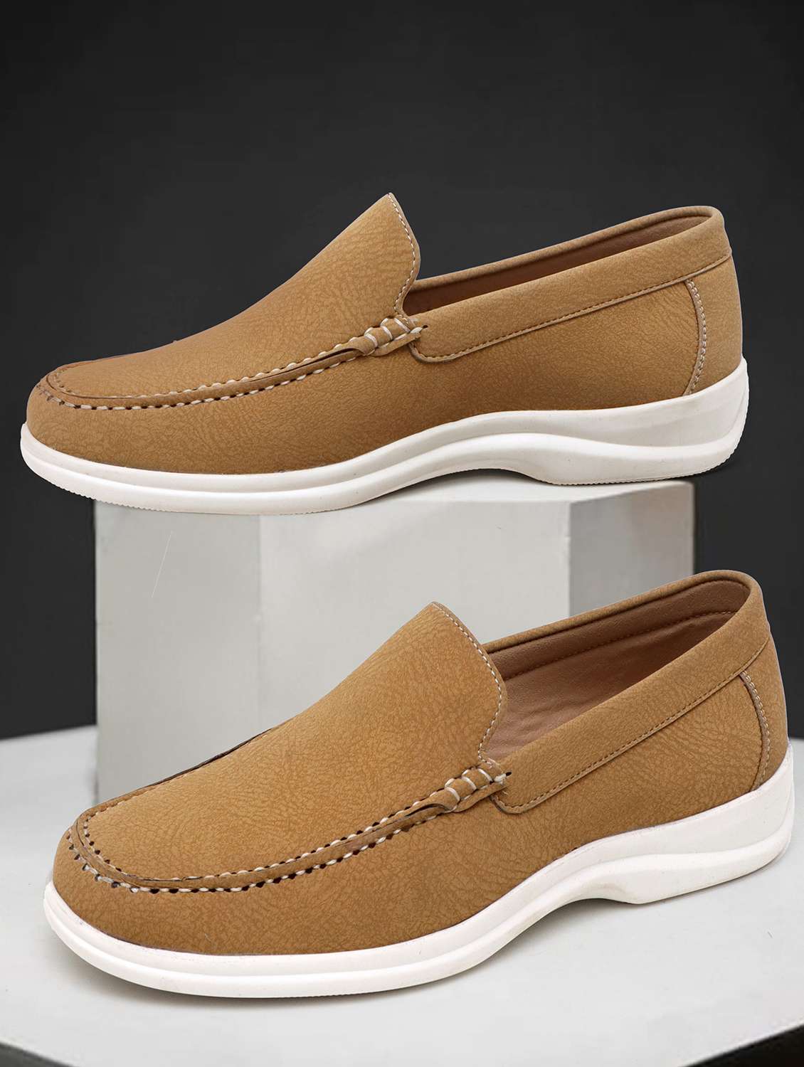 men solid slip on loafer