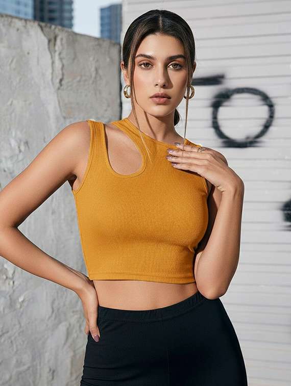 women solid sleeveless crop top