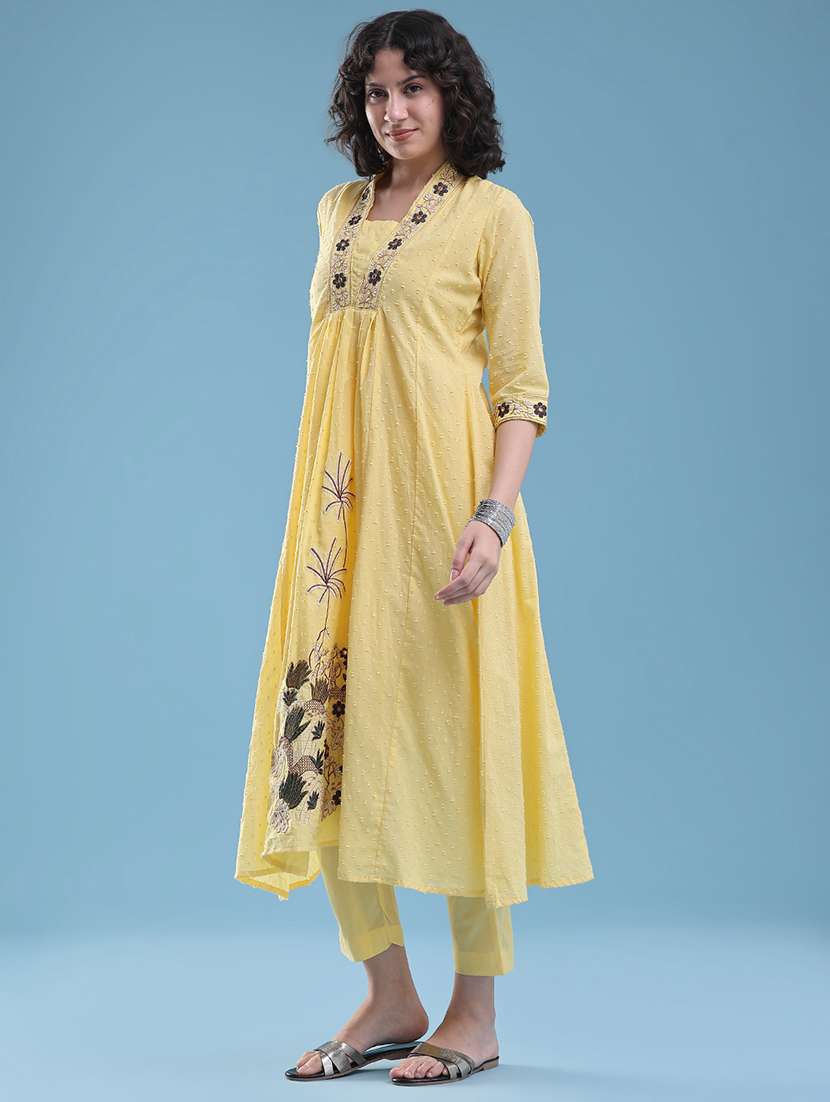 Women Embroidered Three Quarter Sleeves Kurta And Pant Set - 22439044 -  Standard Image - 3
