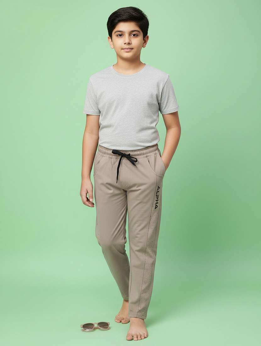 boys solid mid rise slim fit track pant