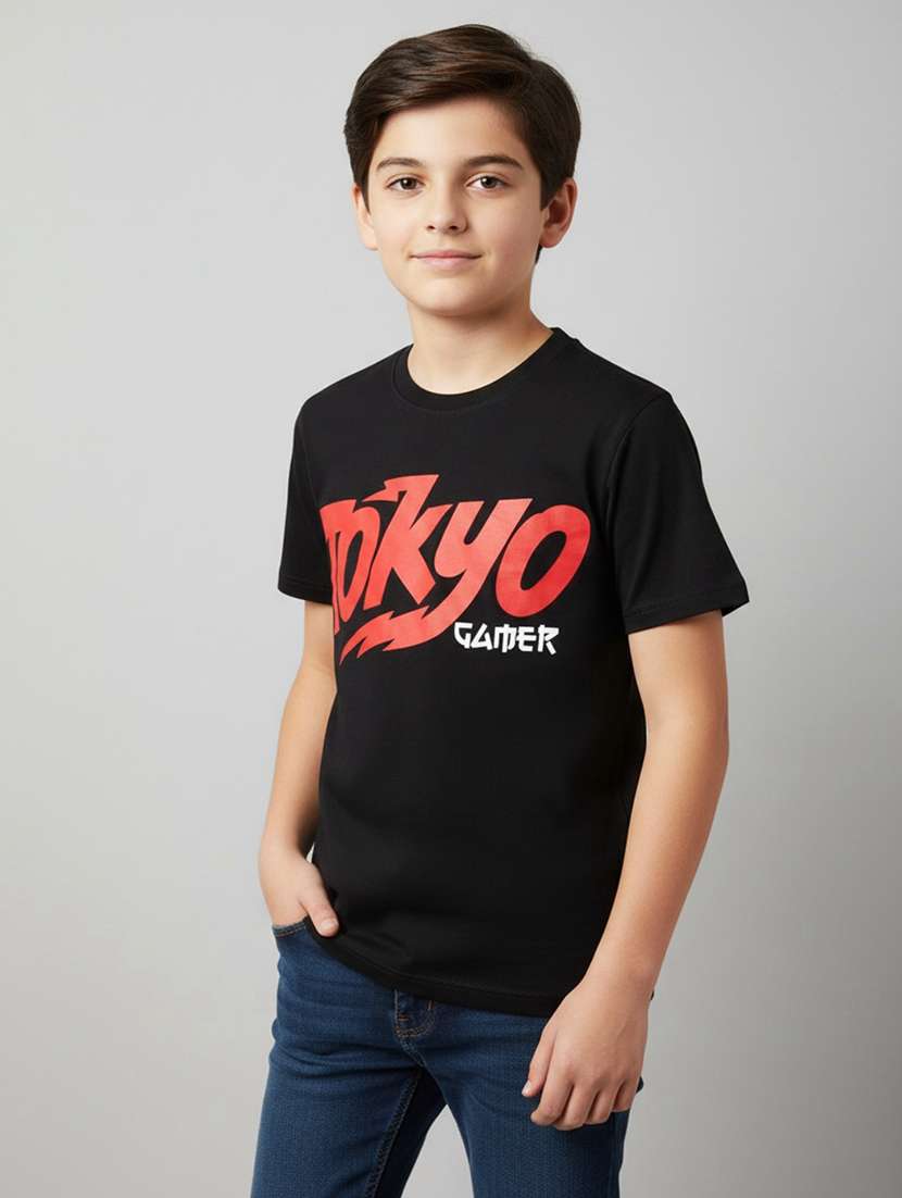 boys typographic printed round neck t-shirt