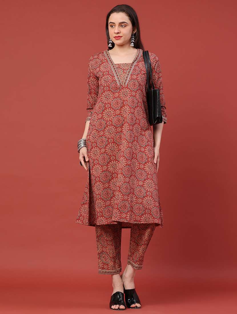 women printed three quarter sleeve kurta pant set