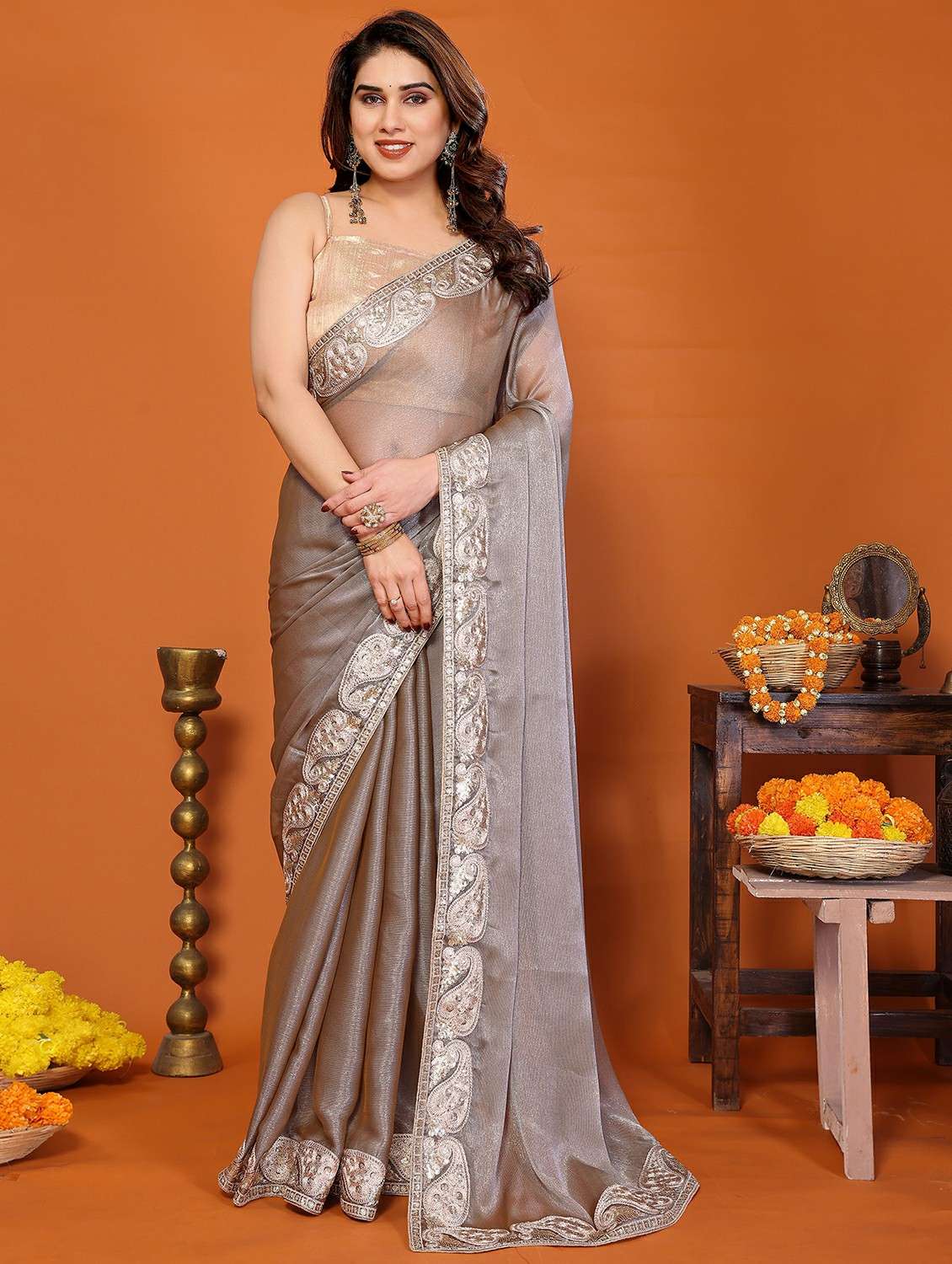 women solid with bordered saree with blouse