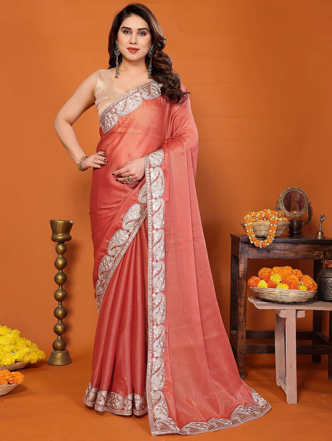 women solid with bordered saree with blouse