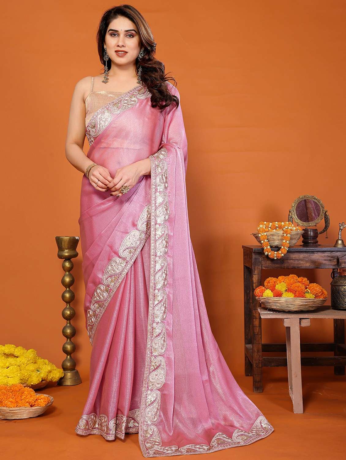 women solid with bordered saree with blouse