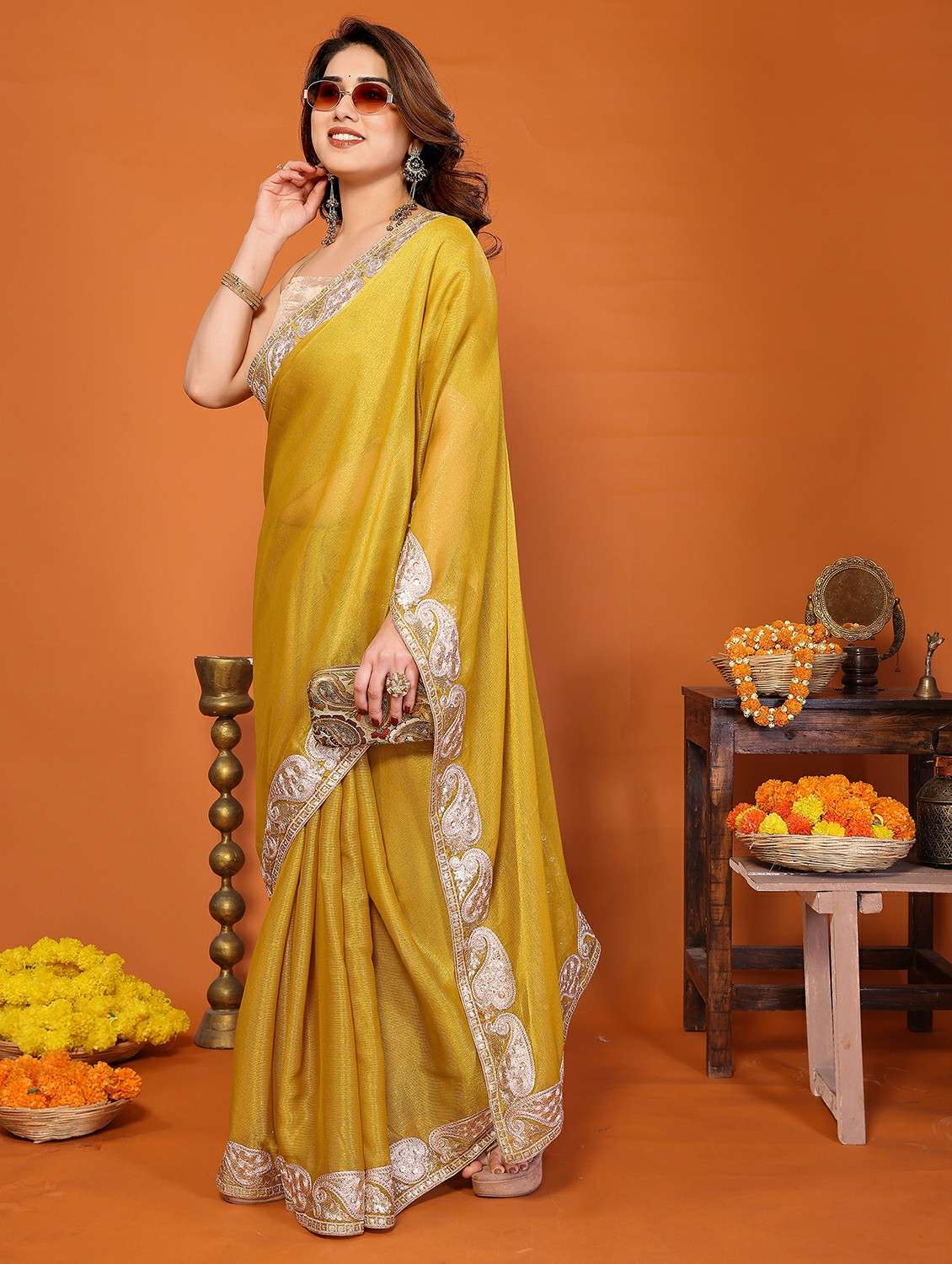 women solid with bordered saree with blouse - 22439675 -  Standard Image - 3
