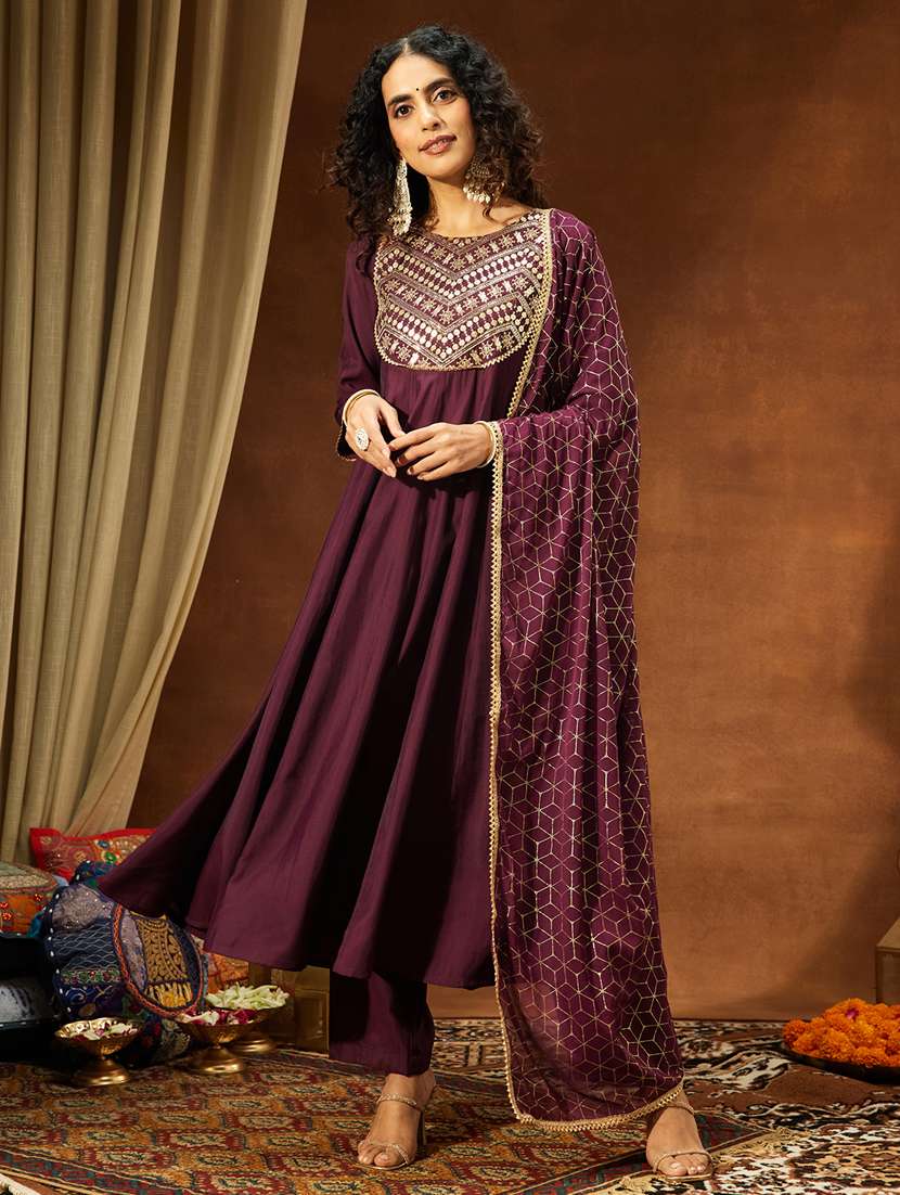 women purple kurta dupatta set