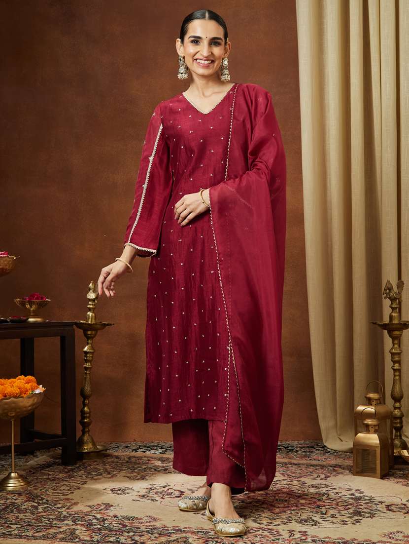 women maroon kurta dupatta set