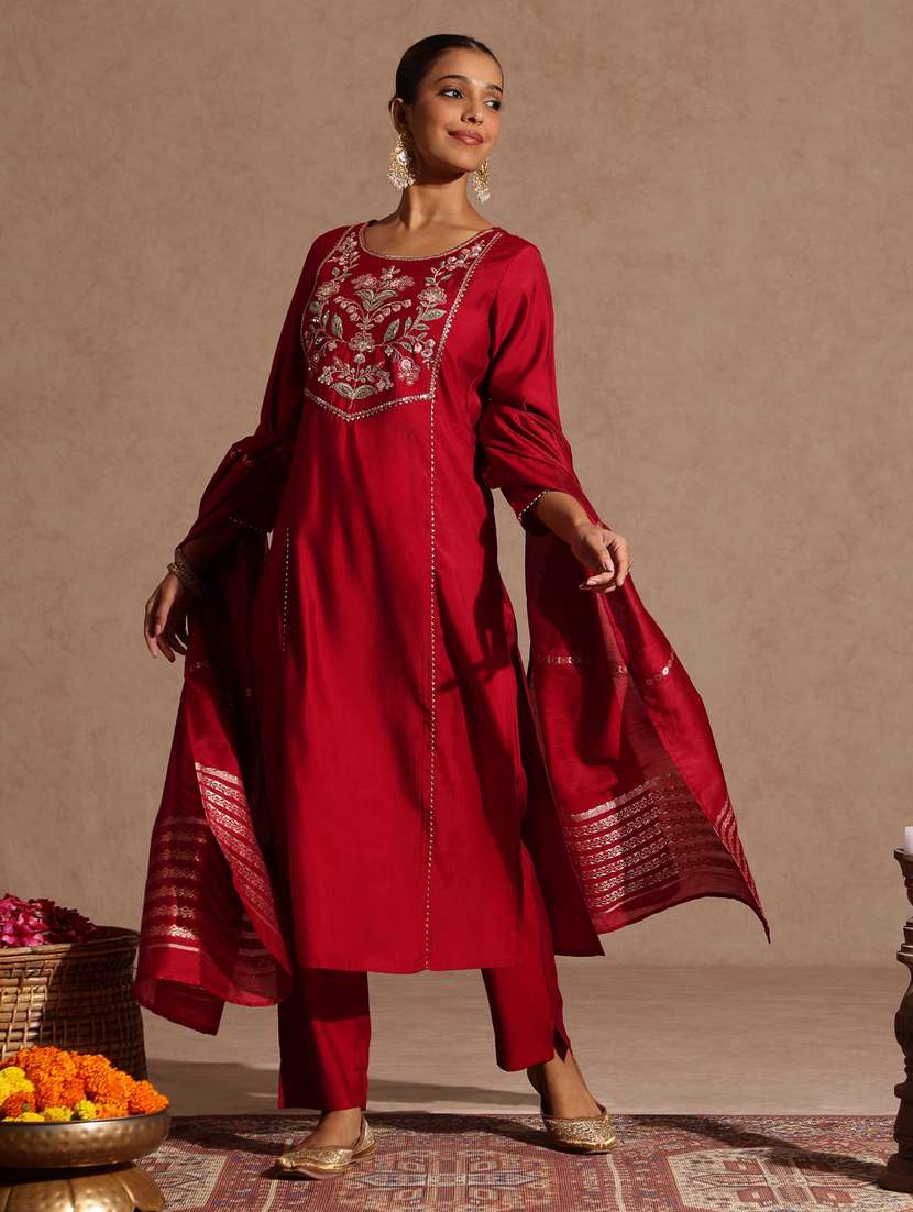 women maroon kurta dupatta set - 22439908 -  Standard Image - 3
