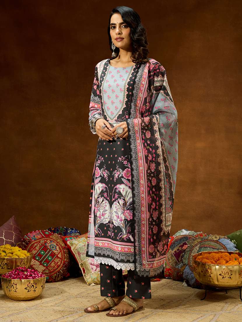 women black kurta dupatta set