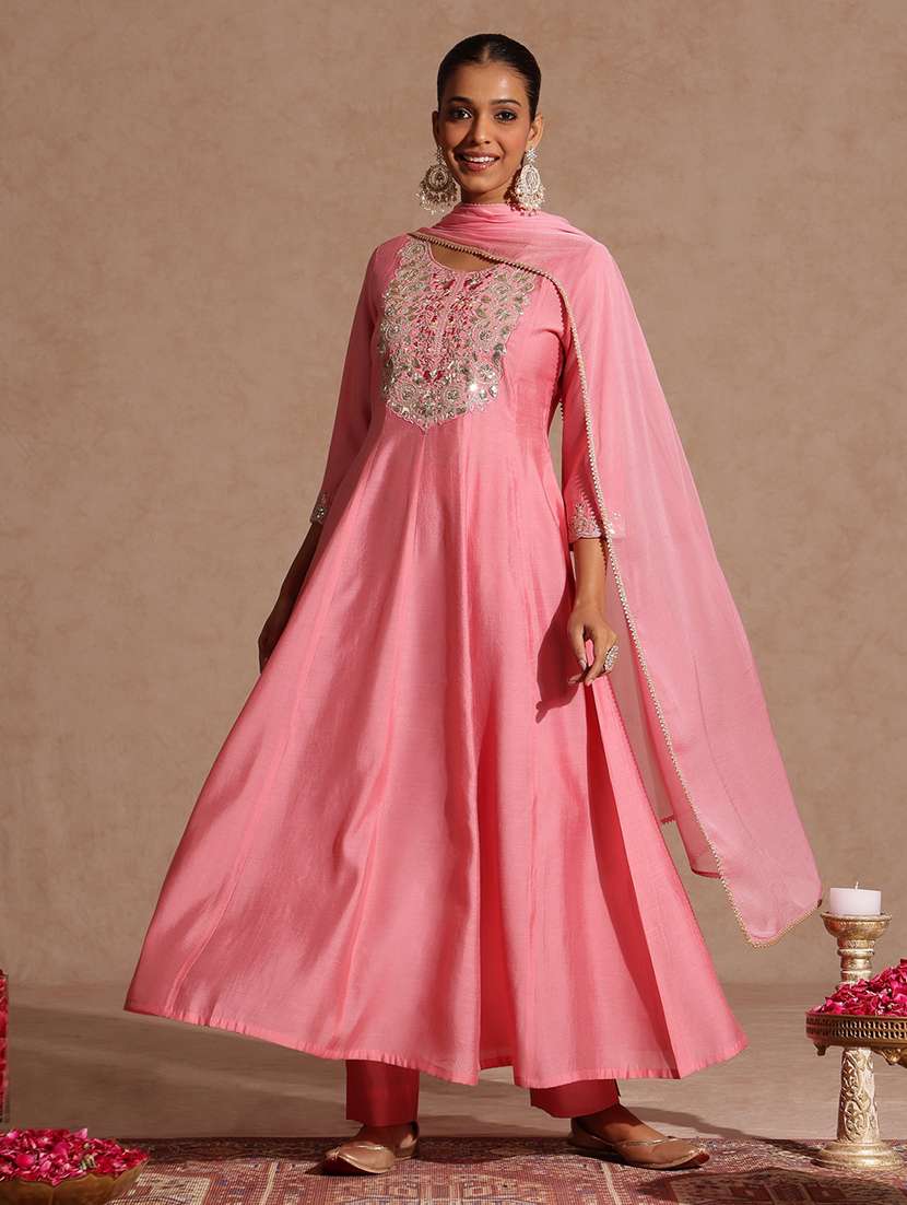 women pink kurta pant set