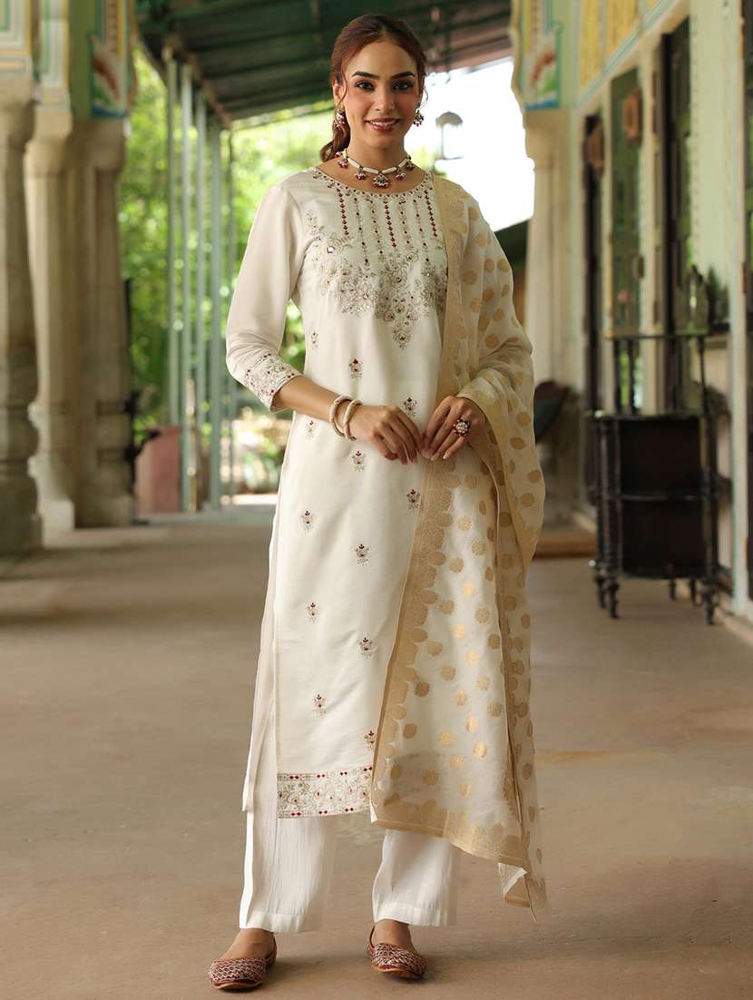 women off white kurta dupatta set