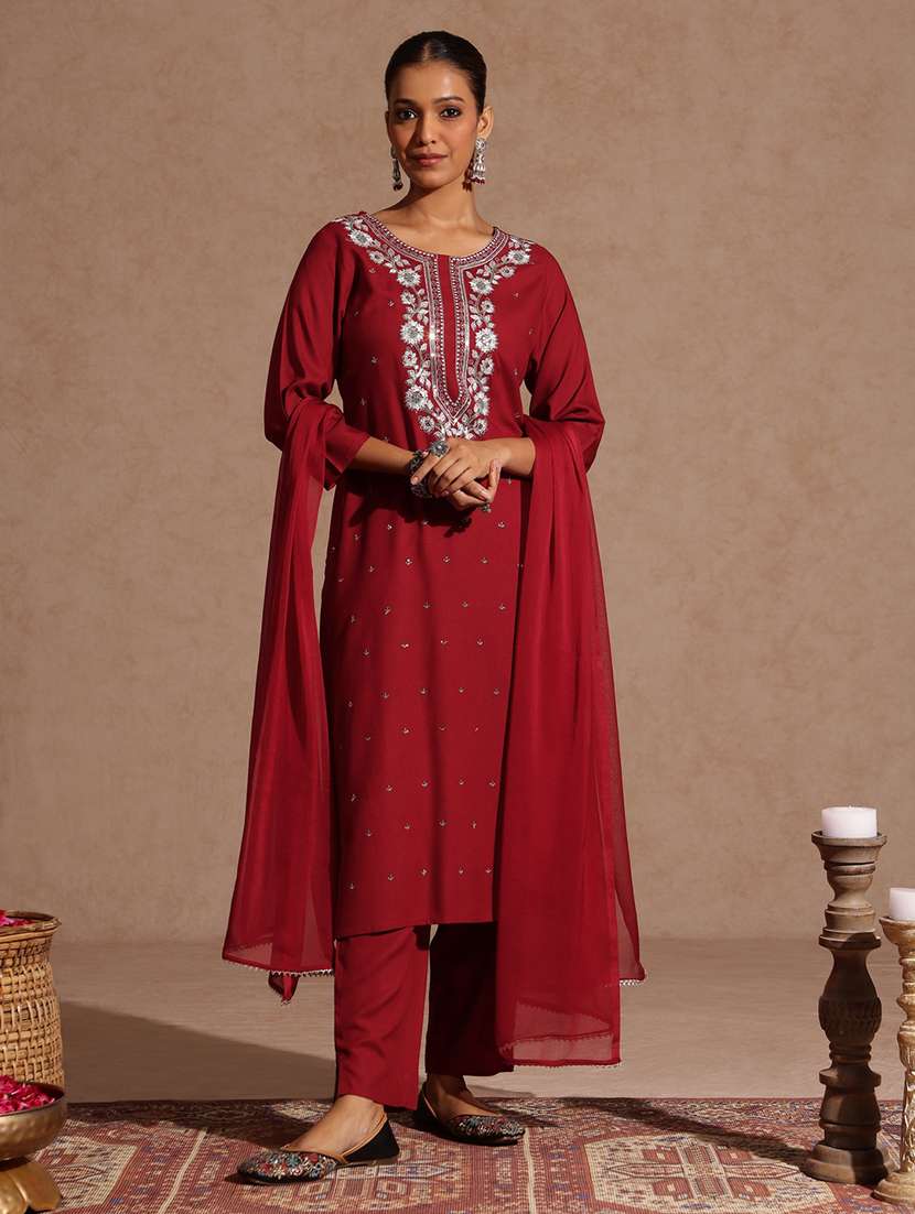 women maroon kurta dupatta set
