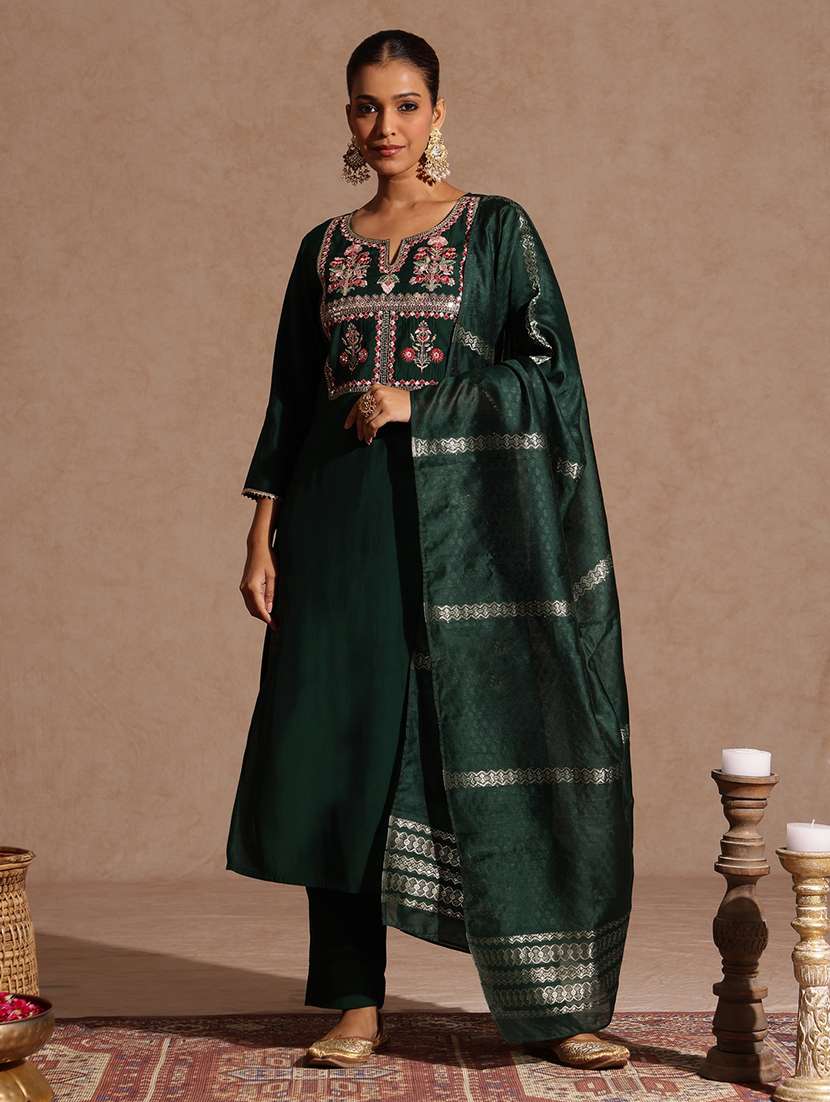 women bottle green kurta dupatta set