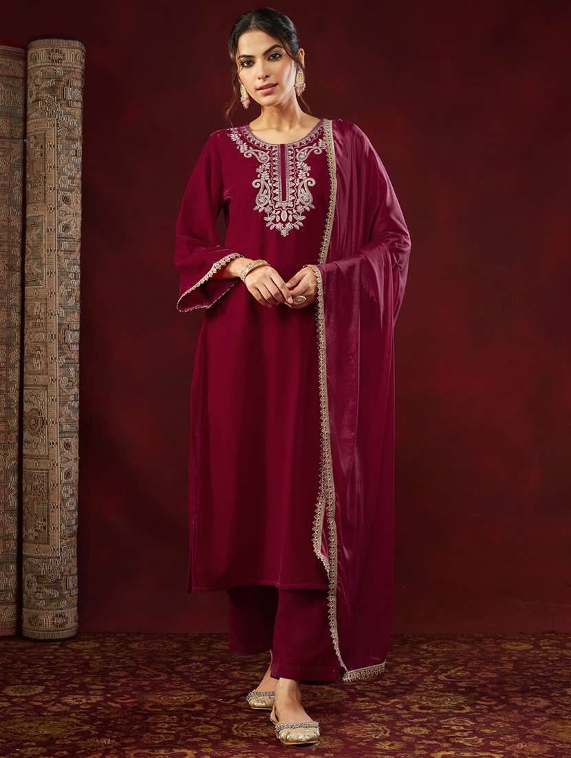 women pink kurta dupatta set