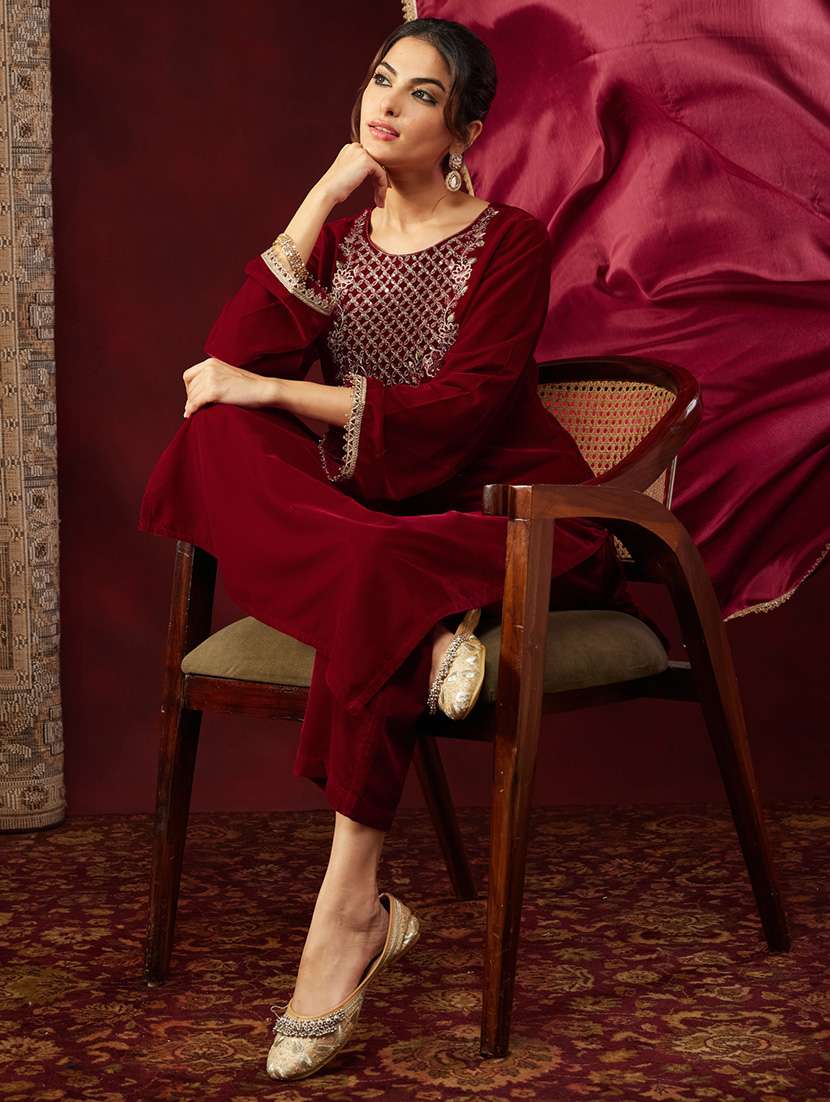 women red kurta dupatta set - 22440068 -  Standard Image - 3