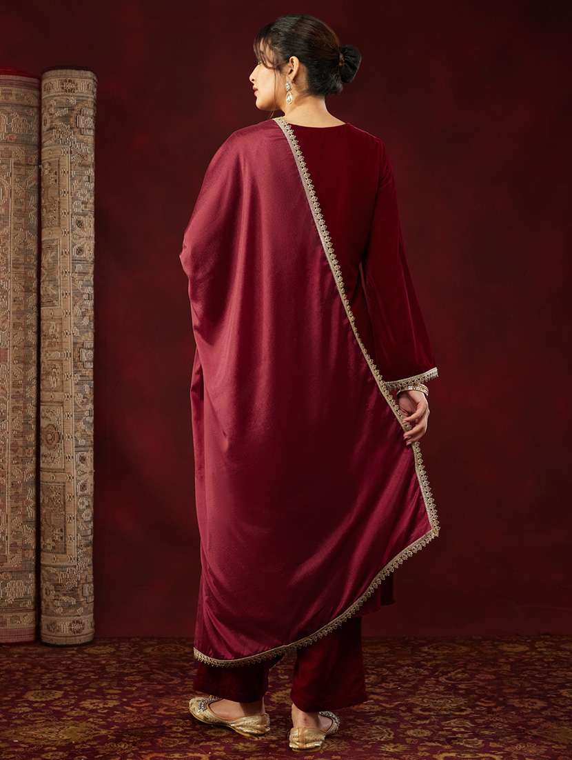 women red kurta dupatta set - 22440068 -  Standard Image - 5