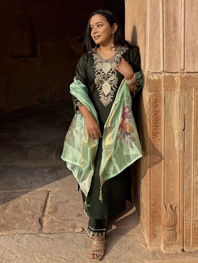 women solid with work three quarter sleeve kurta pant with dupatta set