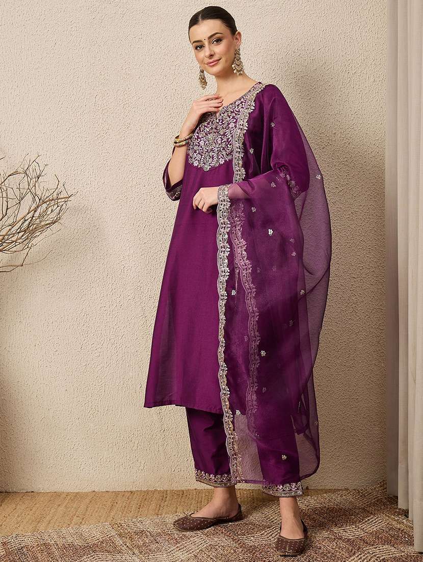 women purple kurta dupatta set