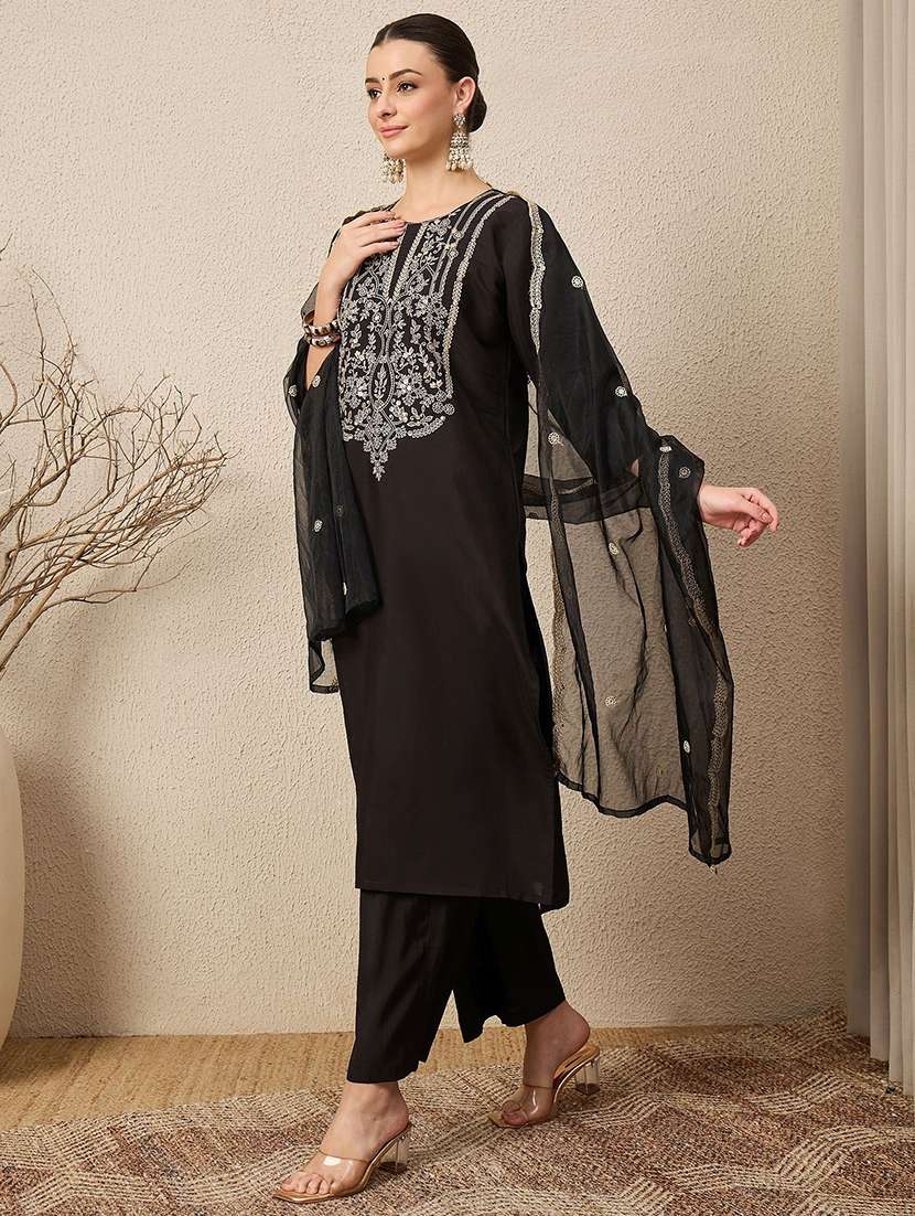 women black kurta dupatta set