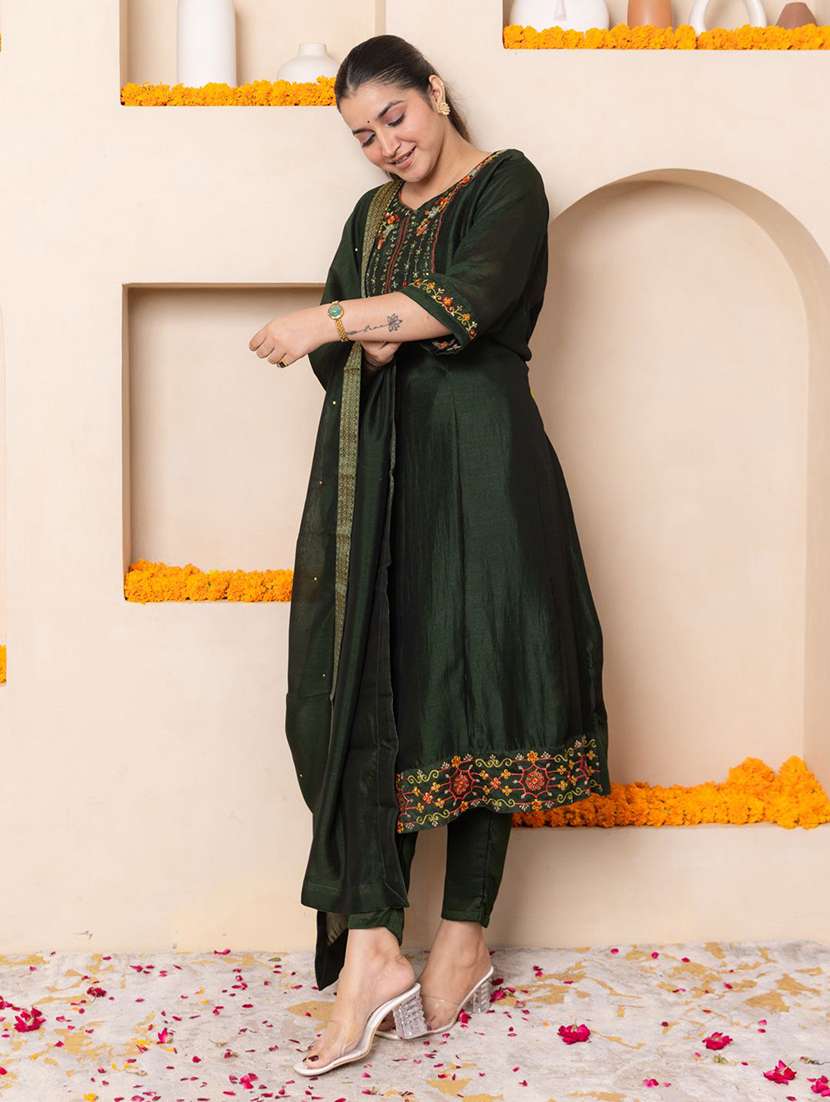 women green kurta dupatta set