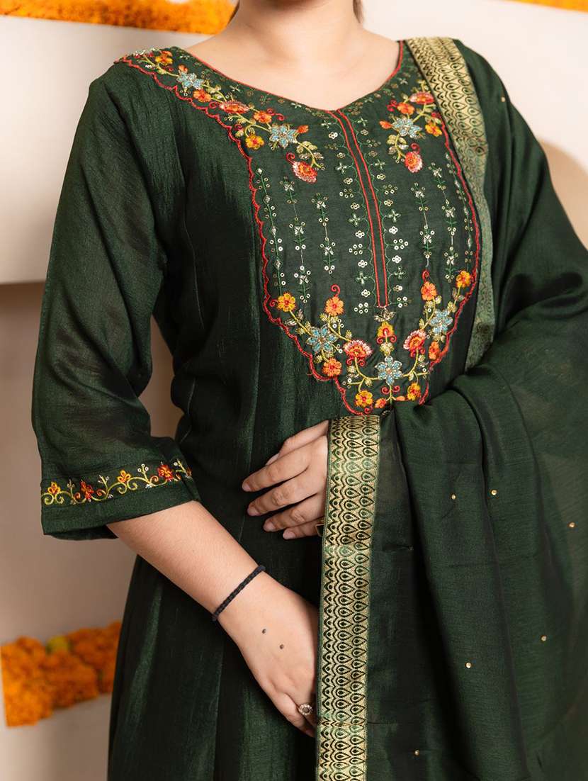 women green kurta dupatta set - 22440199 -  Standard Image - 3