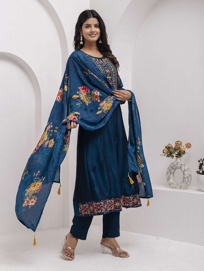 women blue kurta dupatta set