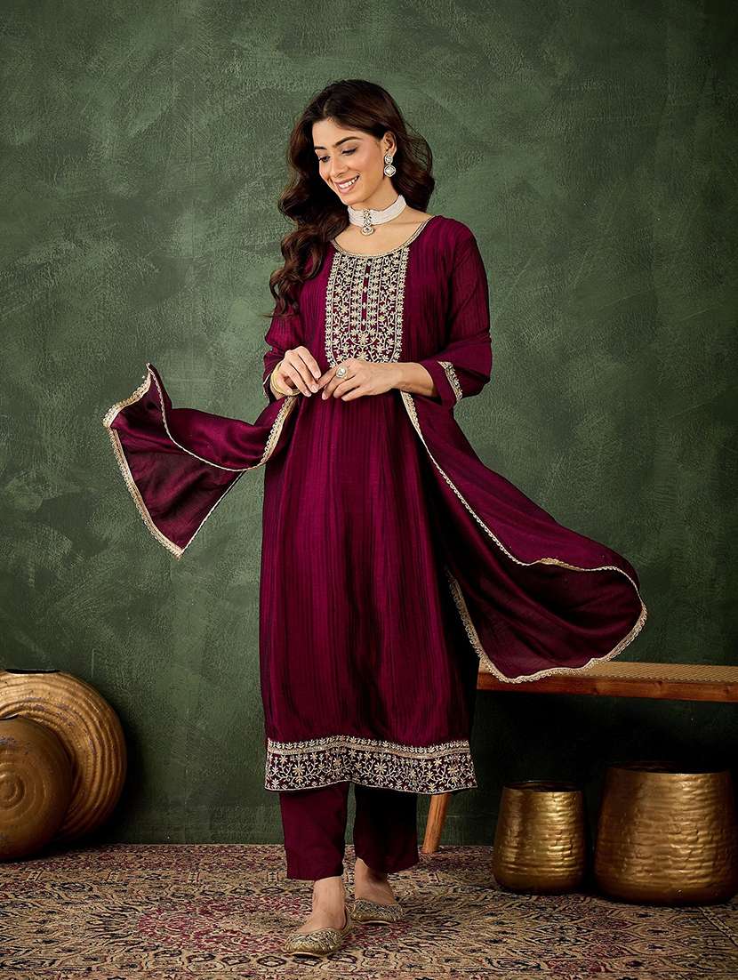 women purple kurta dupatta set