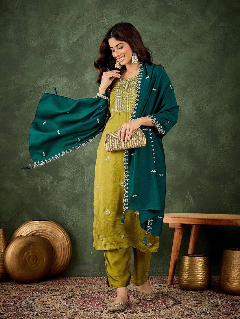 women self design green kurta dupatta set