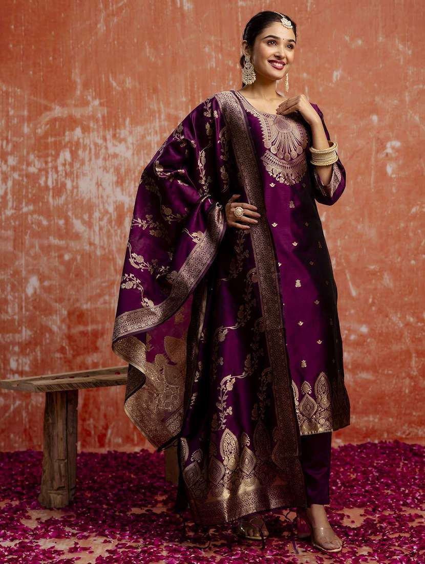 women purple kurta dupatta set